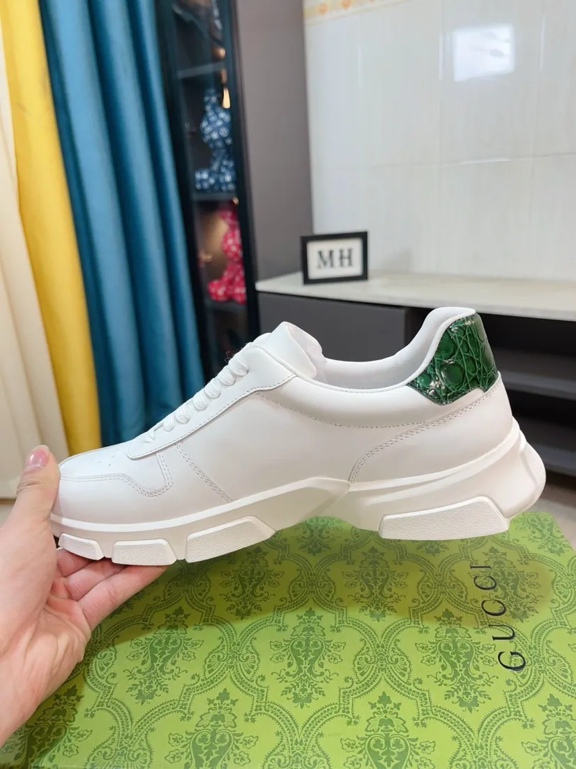Men's shoes 💰560🌹🌹GUCCI [Gucci] New high-end brand of men's shoes, the latest fashionable casual men's shoes, trendy and versatile, relaxed and sporty style, uppers imported from Italy, first-layer cowhide, genuine leather lining, and ultra-fine workmanship. Original personalized fashionable rubber wear-resistant outsole, light and comfortable on the foot, size 38-44